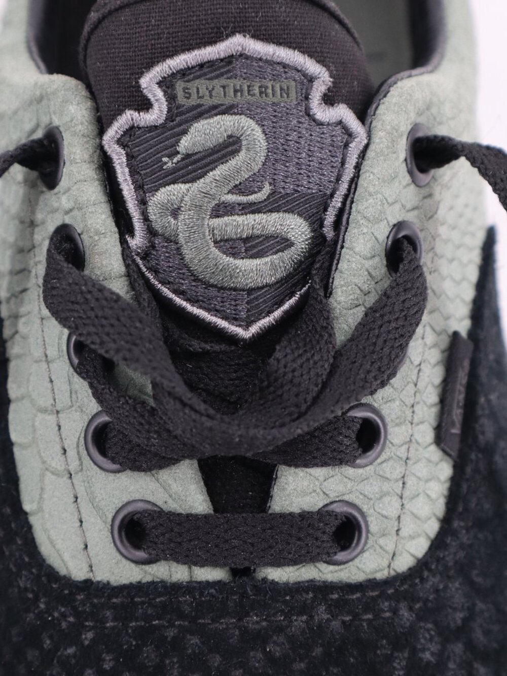 VANS x Harry Potter Collab Slytherin House Sneakers - Picture 4 of 15